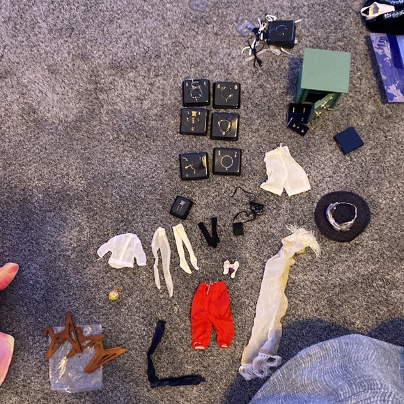 Franklin Mint Titanic Rose collection with trunk and full wardrobe - Picture 17 of 17